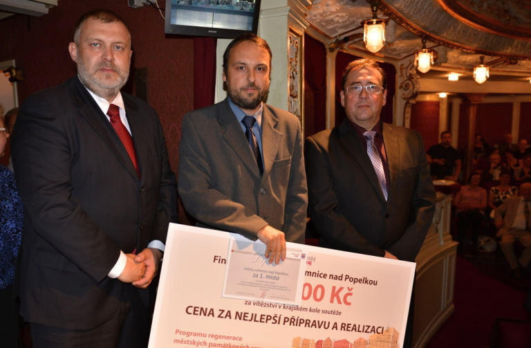 Lomnice nad Popelkou dostala od Libereckého kraje 100 tisíc korun, za výhru v krajském kole soutěže Historické město roku 2014